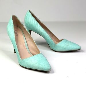 Bar III seafoam green faux crocodile pumps retro 1980s 8.5